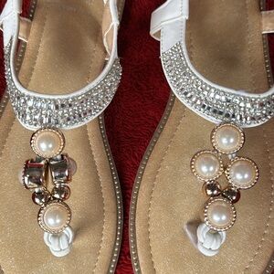 PÍA ROSSINI EMBELLISHED SANDAL SIZE 9